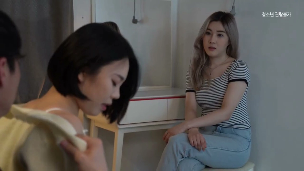 Cơ Thể Nuột Nà Của Jihyun (섹시한 지현의 뽀얀속살 : 무삭제)
